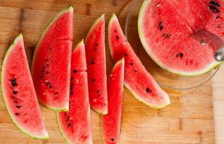 朋友吃瓜的程度,揭秘朋友吃瓜狂热背后的故事