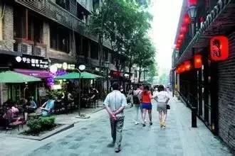 重庆街头吃瓜,麻辣吃瓜，品味市井生活百态